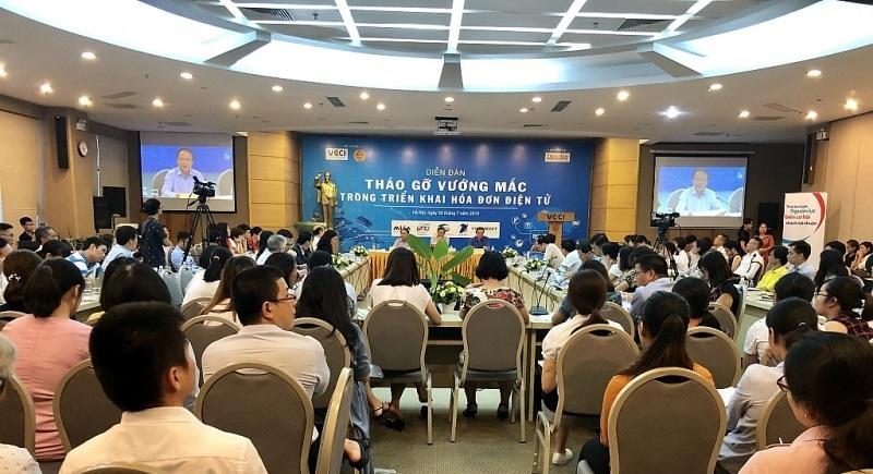 Tại diễn đàn do VCCI tổ chức, ông Lộc chia sẻ về thực trạng chuyển đổi hóa đơn điện tử của các doanh nghiệp Việt