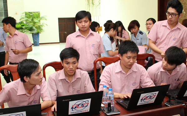 Đội ngũ kỹ thuật của công ty Thái Sơn hỗ trợ trực tiếp VNACCS cho các doanh nghiệp