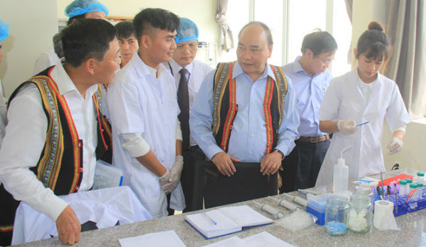 Thủ tướng thăm Trung tâm nghiên cứu sâm Ngọc Linh ở TT.Đăk Tô, H.Đăk Tô (Kon Tum)